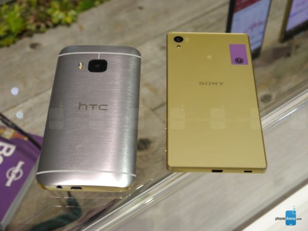 Xperia-Z5-vs-One-M9-first-look-03